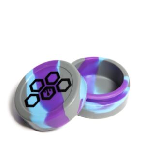 Slick pote de silicone gastronômico com fechamento hermético da marca Cultura Dab, modelo com capacidade de 25ml, cor roxo, azul e cinza