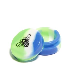 Slick pote de silicone gastronômico com fechamento hermético da marca Cultura Dab, modelo com capacidade de 3ml, cor azul, branco e verde